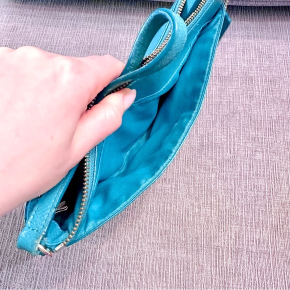 Coach Sky Blue Leather Crossbody Clutch/pouch/purse/bag - Picture 5 of 16